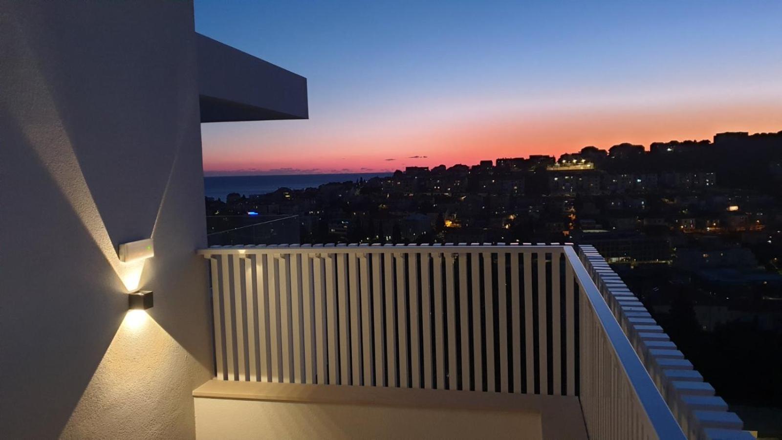 Sunset Apartment *
