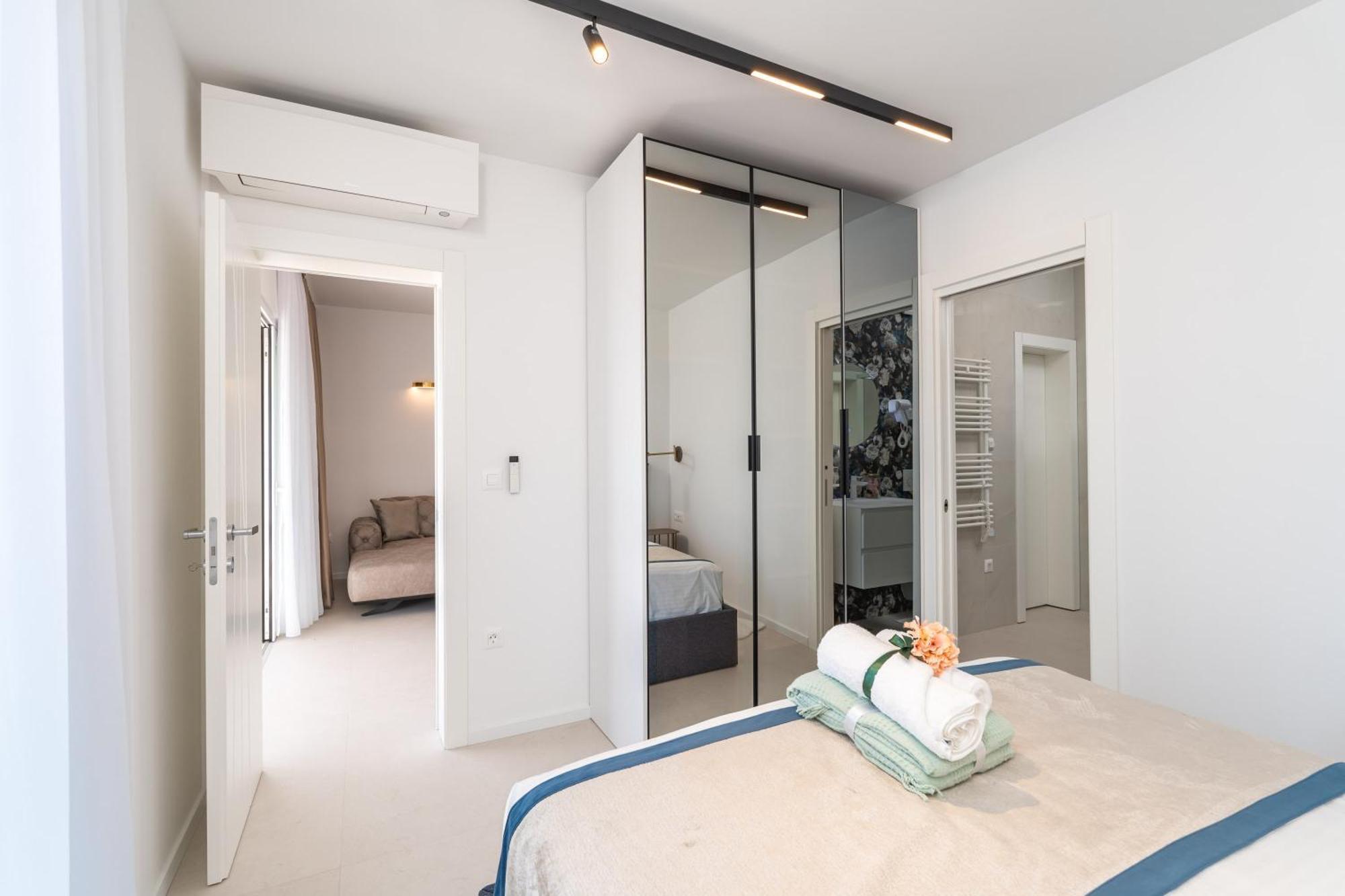 Sunset Apartment *