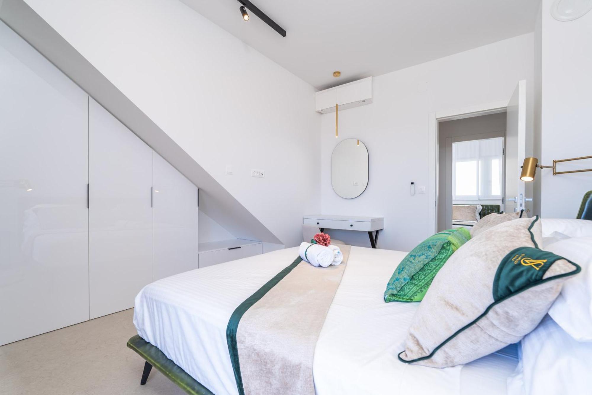 Sunset Apartment *